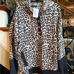 Heimish USA Camden Cheetah Charcoal NWT S Hoodie Tunic. Hand warming pockets